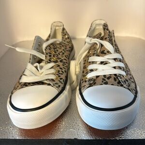New without tags adorable sparkly animal, print sneakers. I see no brand​​